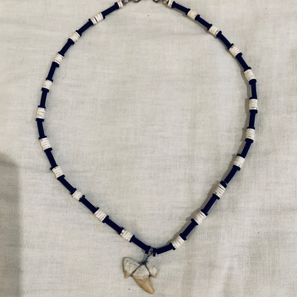 🦈 Shark tooth puka shells necklace 🦈
